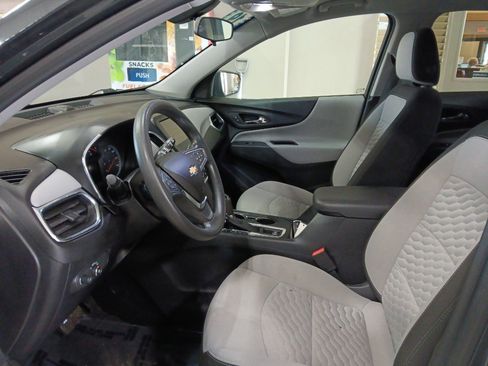 Used 2019 Chevrolet Equinox LS w/ LS Convenience Package image 9
