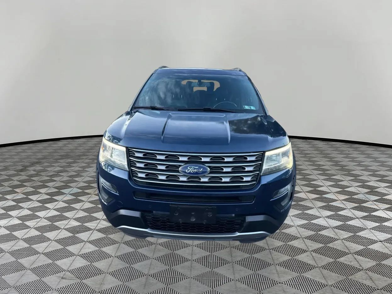 Used 2016 Ford Explorer XLT w/ Equipment Group 202A AWD/4WD image 3