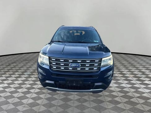 Used 2016 Ford Explorer XLT w/ Equipment Group 202A AWD/4WD image 3