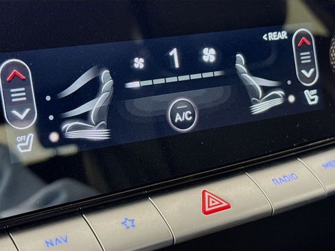 Used 2025 Genesis GV70 2.5T image 25