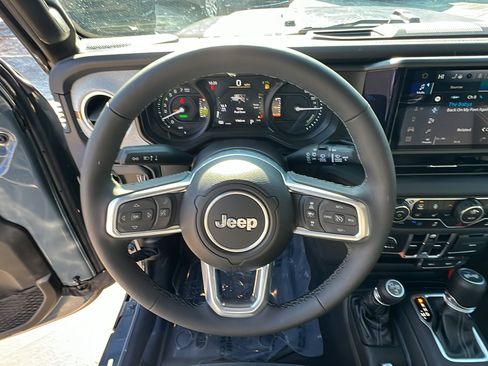 Used 2025 Jeep Wrangler Backcountry image 24