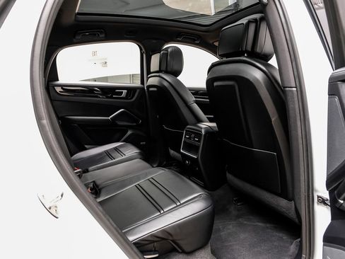 Used 2021 Porsche Cayenne Coupe image 34
