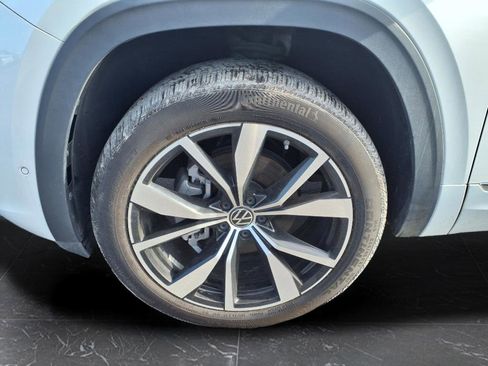 Used 2024 Volkswagen Atlas SEL Premium R-Line image 8