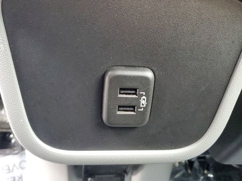 Used 2024 GMC Terrain SLT image 11