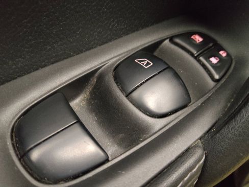 Used 2021 Nissan Rogue Sport S FWD image 27