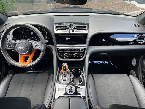 Used 2023 Bentley Bentayga image 37