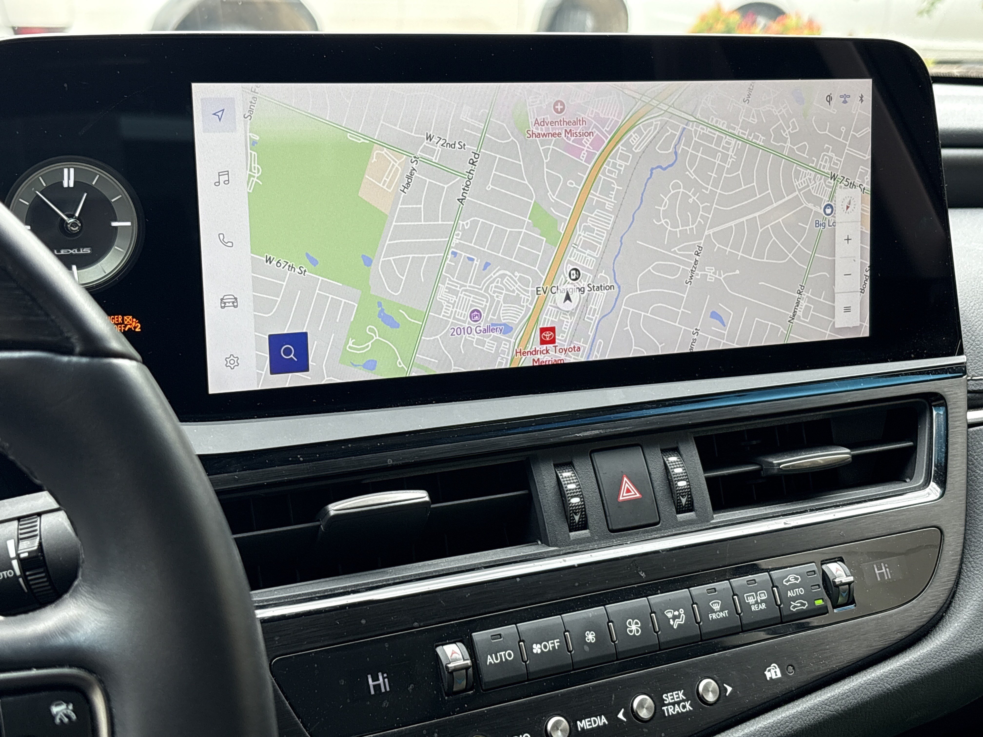 Used 2025 Lexus ES 350 Ultra Luxury w/ Accessory Package (Z2) FWD image 24