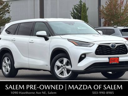 Used 2023 Toyota Highlander LE