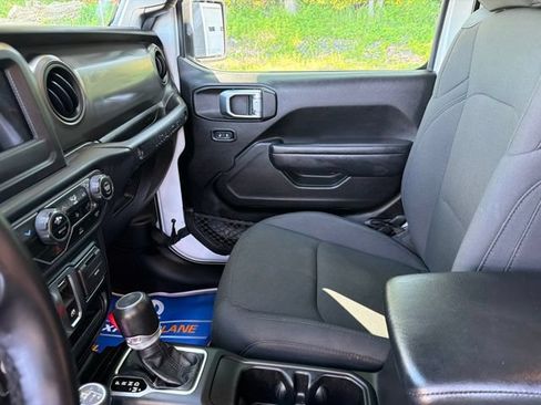 Used 2022 Jeep Wrangler Sport AWD/4WD image 13