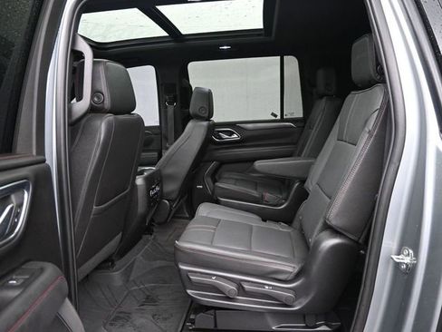 Used 2023 Chevrolet Suburban RST w/ Sport Performance Package image 31