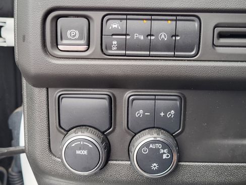 Used 2024 Chevrolet Suburban LT RWD image 22