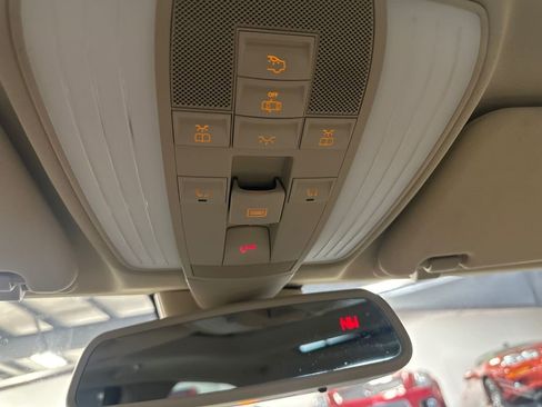 Used 2010 Mercedes-Benz E 350 4MATIC Sedan image 91