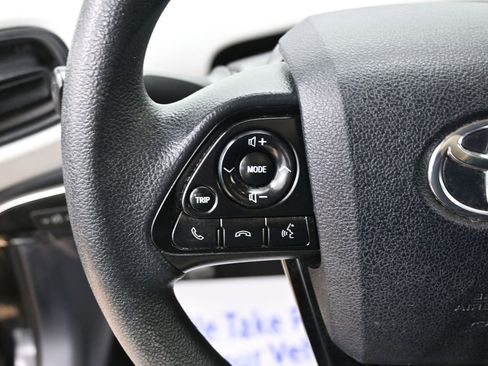 Used 2022 Toyota Prius LE image 19