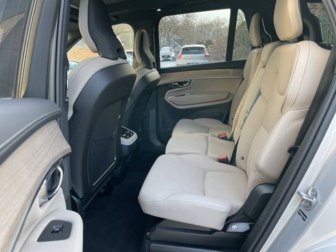 Used 2025 Volvo XC90 B6 Plus image 29