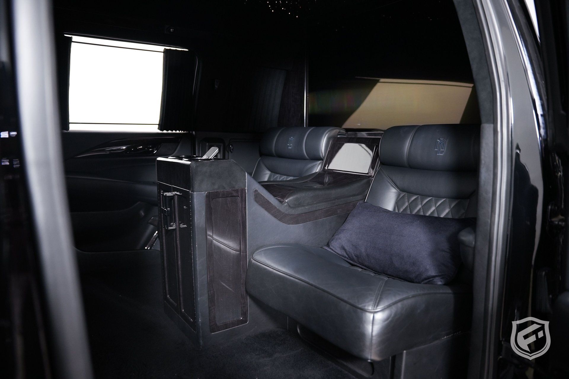 Used 2018 Cadillac Escalade ESV Platinum AWD/4WD image 33