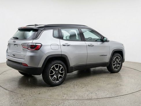 Used 2025 Jeep Compass Trailhawk AWD/4WD image 9