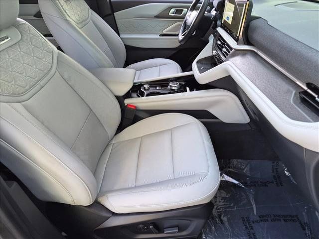 Used 2025 Ford Explorer Platinum w/ Ultimate Package AWD/4WD image 22