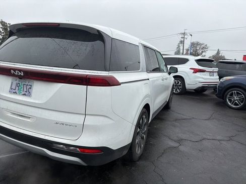 Used 2024 Kia Carnival EX image 6