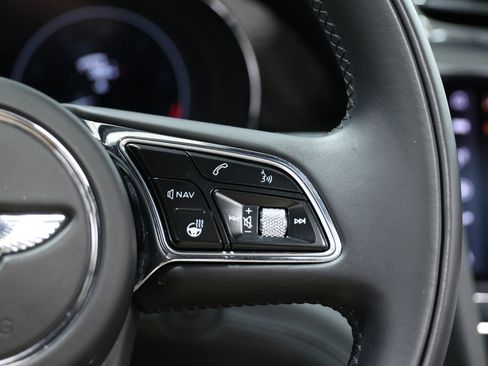 Used 2021 Bentley Bentayga w/ First Edition Specification AWD/4WD image 32