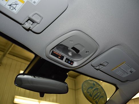 New 2025 Chevrolet Trax ACTIV image 25