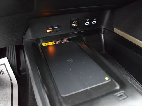 Used 2025 Toyota Camry LE image 15