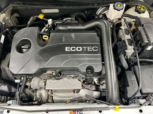 Used 2020 Chevrolet Equinox LT w/ Driver Convenience Package image 24