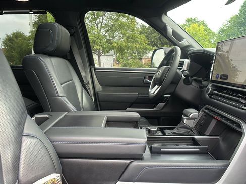 Used 2025 Toyota Sequoia Platinum AWD/4WD image 23