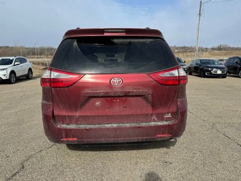 Used 2017 Toyota Sienna LE image 14