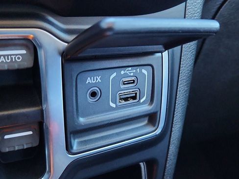 Used 2019 Jeep Wrangler Unlimited Rubicon w/ Uconnect 4C Nav & Sound Group AWD/4WD image 24