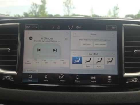 Used 2023 Chrysler Pacifica Touring-L FWD image 34
