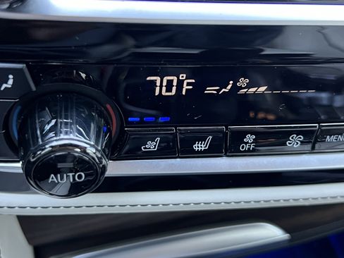 Used 2020 BMW M550i xDrive w/ Dynamic Handling Package image 28