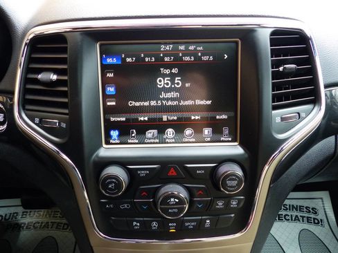 Used 2016 Jeep Grand Cherokee Laredo 75th Anniversary image 54