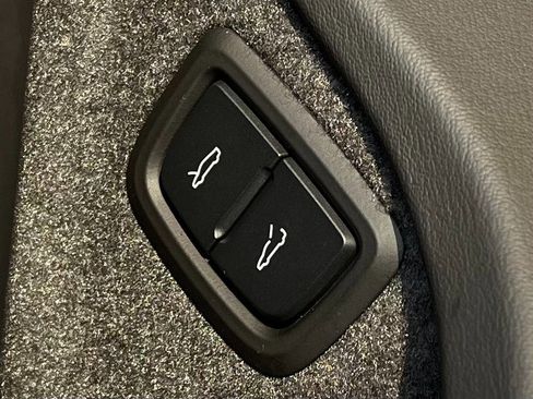 Used 2022 Chevrolet Corvette Stingray 2LT Z51 PERFORMANCE & w/ Z51 Performance Package image 16