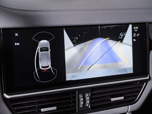 Certified 2023 Porsche Cayenne Platinum Edition image 23