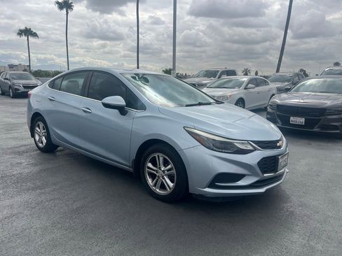 Used 2018 Chevrolet Cruze LT FWD image 3
