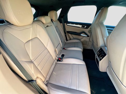 Used 2019 Porsche Cayenne Turbo image 31