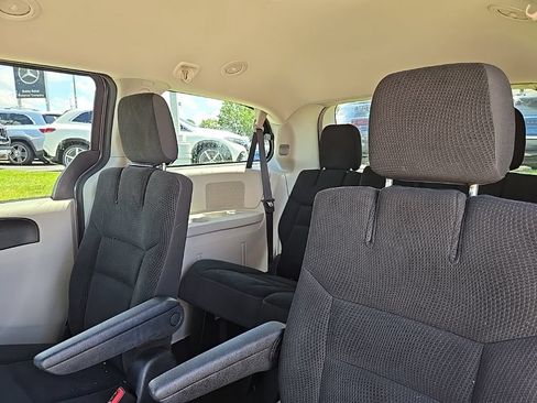 Used 2019 Dodge Grand Caravan SE FWD image 28