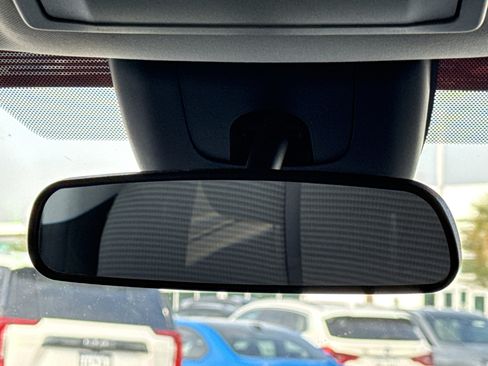 Used 2021 Toyota Highlander LE image 27