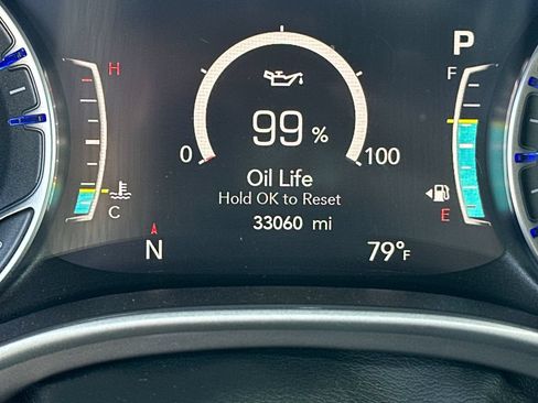 Used 2025 Chrysler Pacifica Select FWD image 4