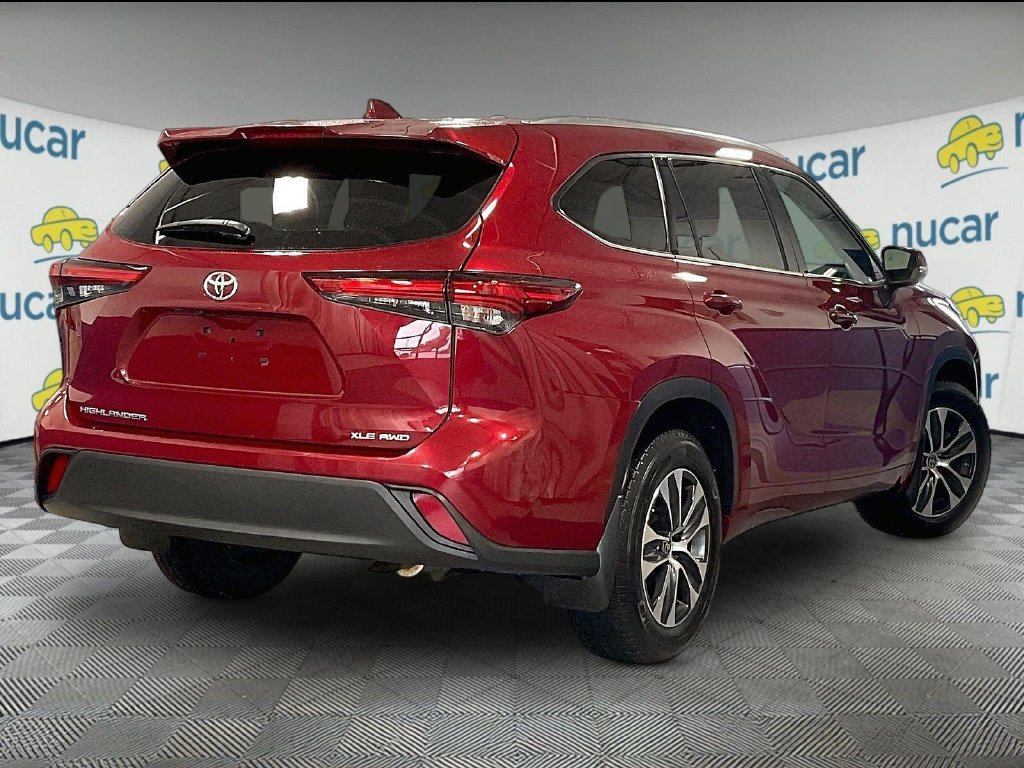 Used 2021 Toyota Highlander XLE AWD/4WD image 6
