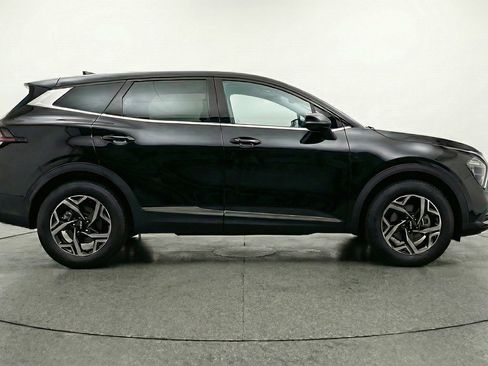 Used 2025 Kia Sportage LX image 11