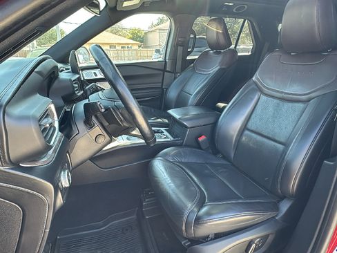 Used 2020 Ford Explorer Platinum w/ Premium Technology Package image 14