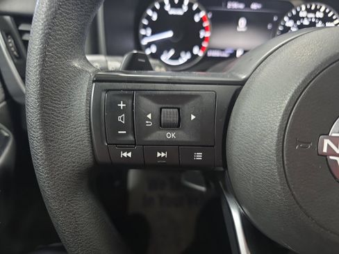 Used 2023 Nissan Rogue S image 38