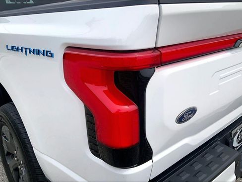Used 2022 Ford F150 Lightning Lariat w/ Equipment Group 511A High AWD/4WD image 28