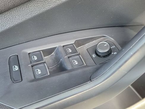 Used 2024 Volkswagen Jetta SE FWD image 19