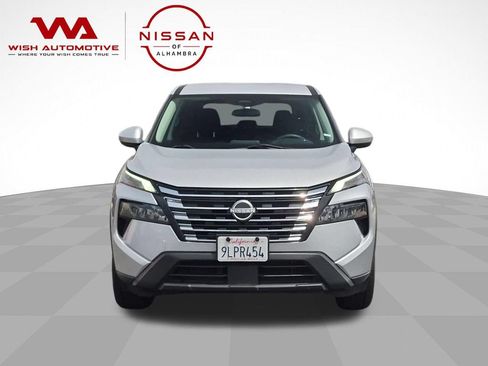 Certified 2024 Nissan Rogue SV FWD image 2