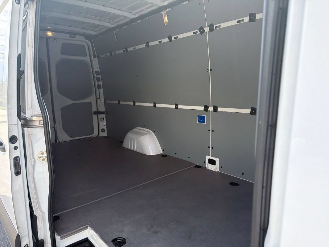 Used 2025 Mercedes-Benz Sprinter 2500 image 9