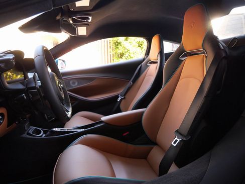 Used 2026 McLaren Artura RWD image 21