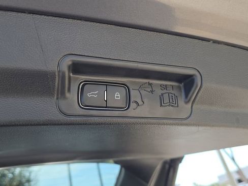 Used 2022 Ford Explorer XLT w/ Equipment Group 202A image 13