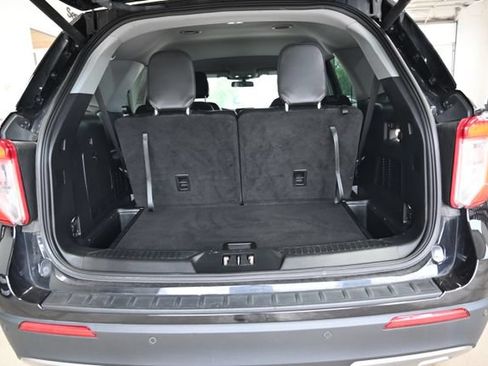 Used 2022 Ford Explorer XLT w/ Equipment Group 202A AWD/4WD image 32